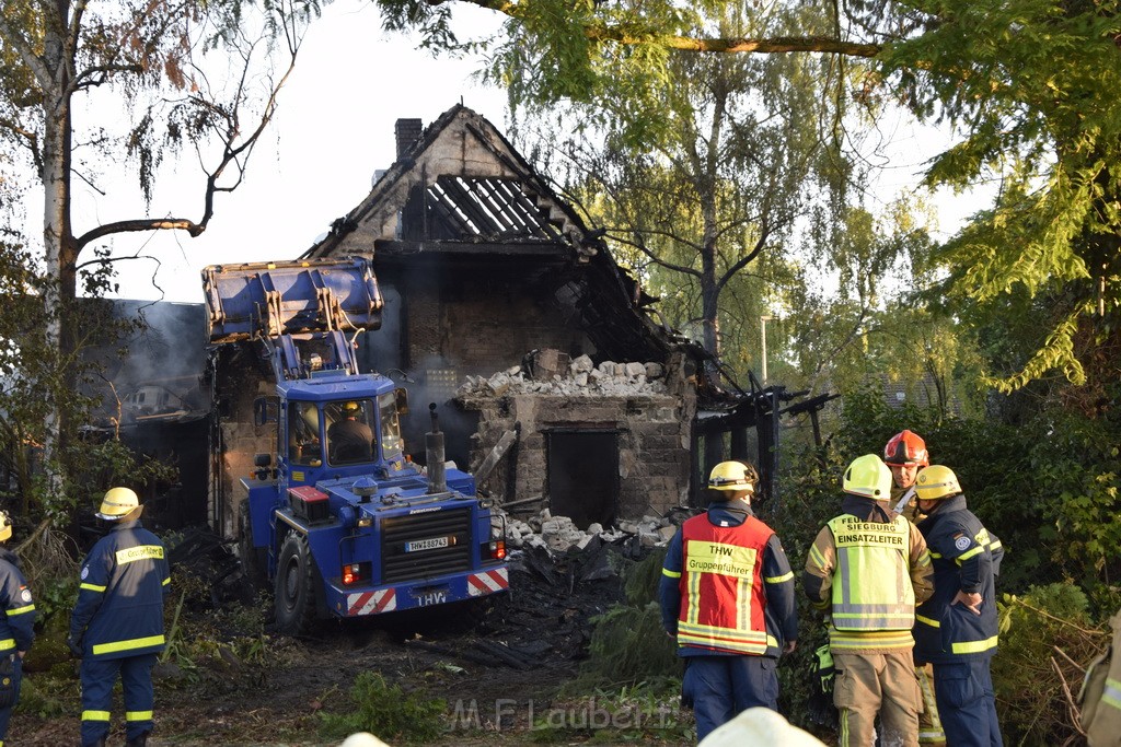 Grossfeuer Einfamilienhaus Siegburg Muehlengrabenstr P0971.JPG - Miklos Laubert